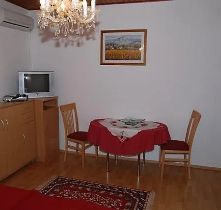 In With Terrace, Air Condition, Wifi, Washing Machine *